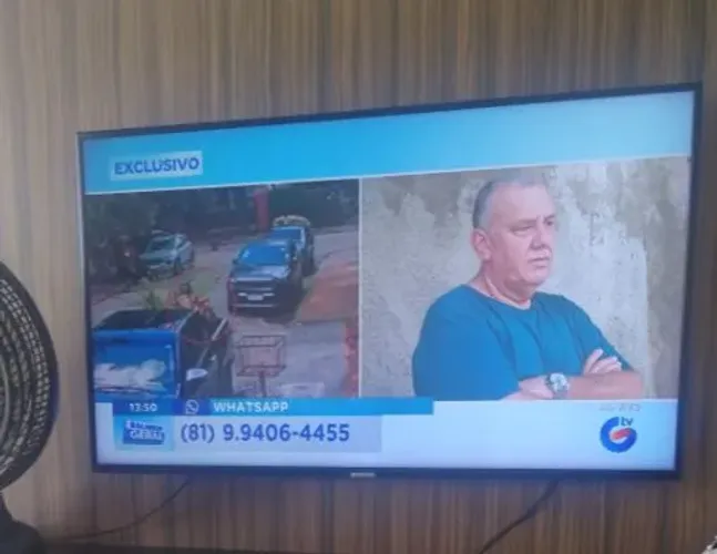 Smart tv Samsung 55 polegadas com alexia, comando de voz, e ainda está na garantia.