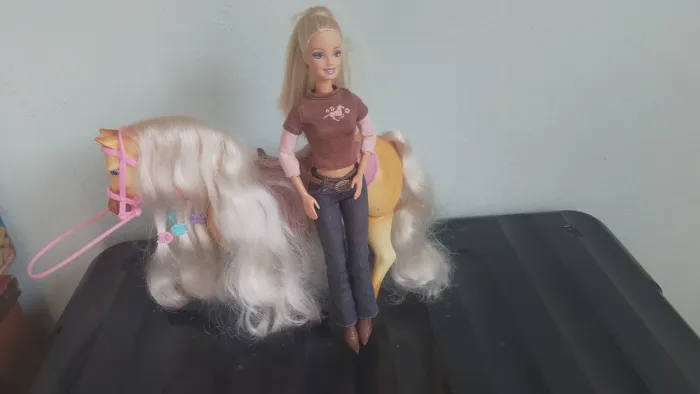 Boneca barbie com cavalo 
