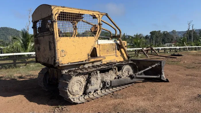 Vende-se esse trator de esteira