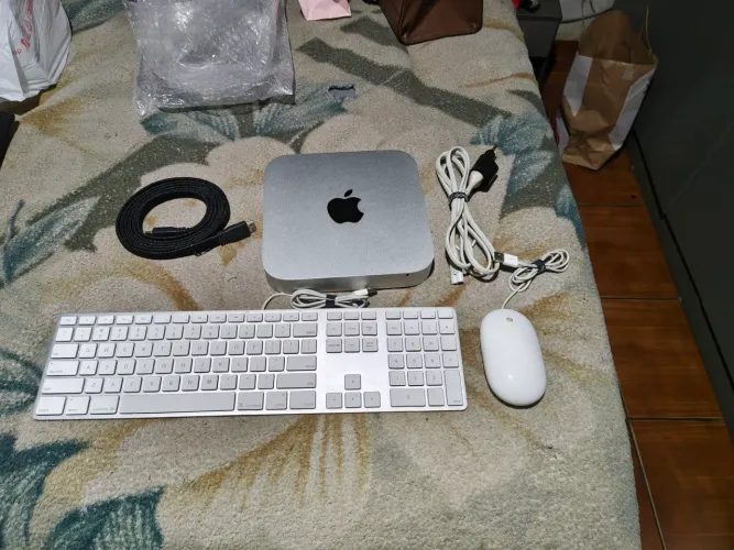 Mac Mini 2014 i5 8gb de RAM ssd 256 nvme e 1 terá de hd