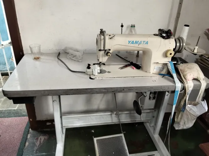 Máquina de Costura Yamata Fy8700