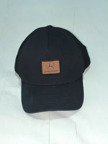 Boné John Deere Ajustável - Estilo e Qualidade<br>