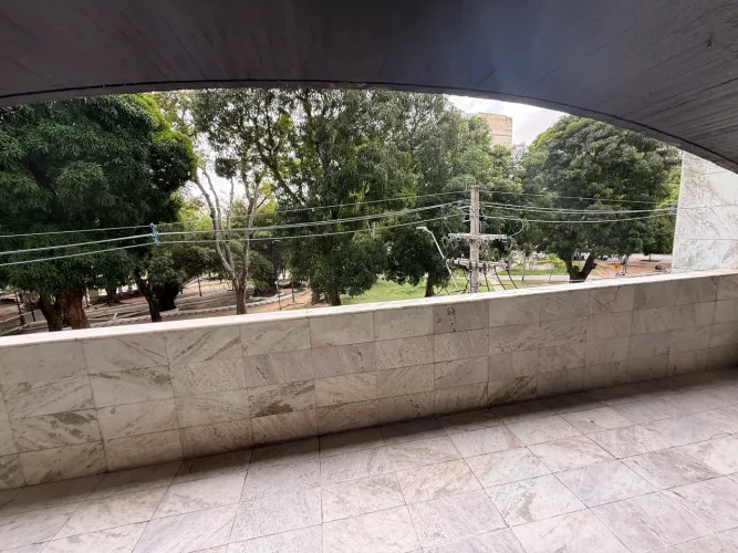 Ed. Portinari. 650m2, 5 quartos, 1 por andar, cômodos amplos. Oportunidade unica.