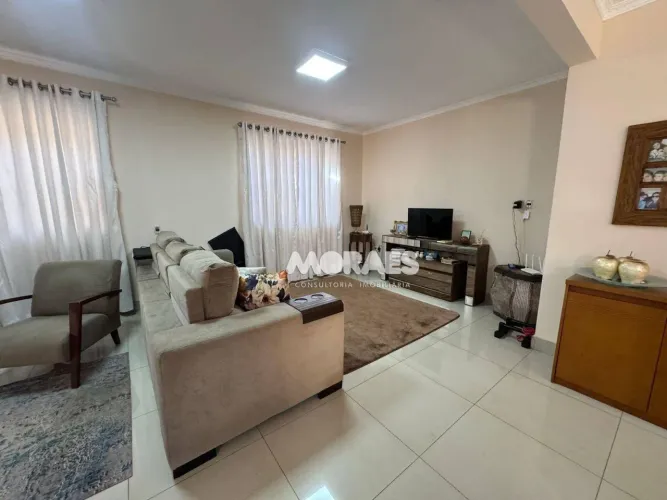 Casa com 4 quartos à venda, 210 m² por R$ 880.000 - Vila Altinópolis - Bauru/SP