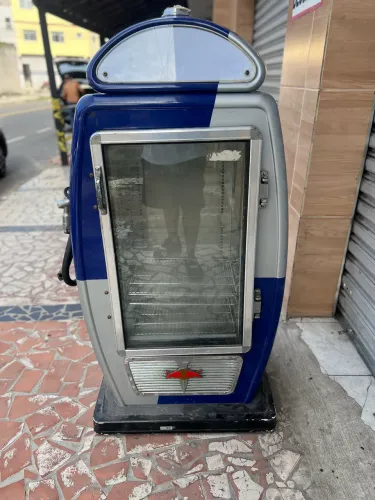 Vendo geladeira Redbul 