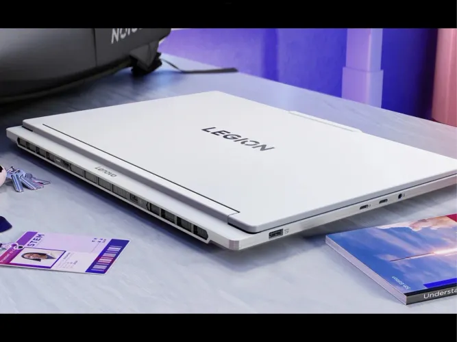 Lenovo Legion 7i Gen 10 OLED | Ultra 9 275HX | RTX 5070 | 32GB DDR5