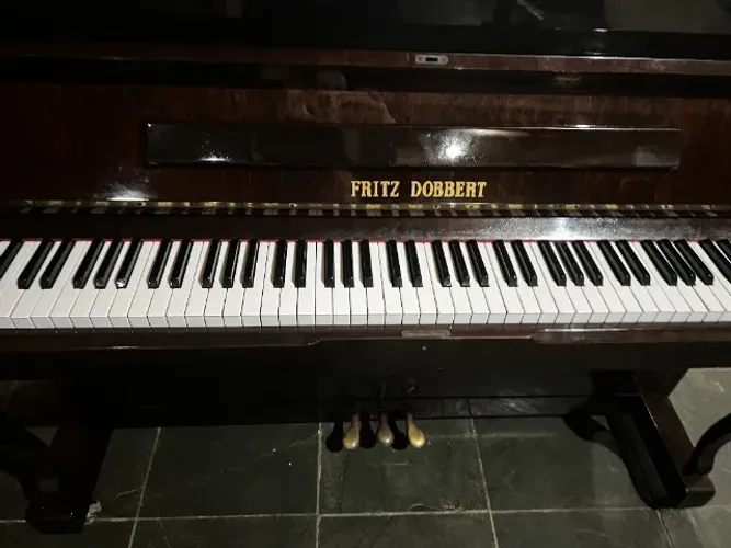 Piano Vertical Acústico Fritz Dobbert 88 Teclas c/ Banquinho