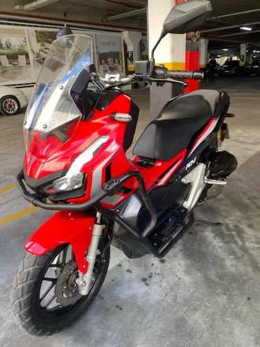 Vendo adv 150 com manual chave reserva segundo proprietário 