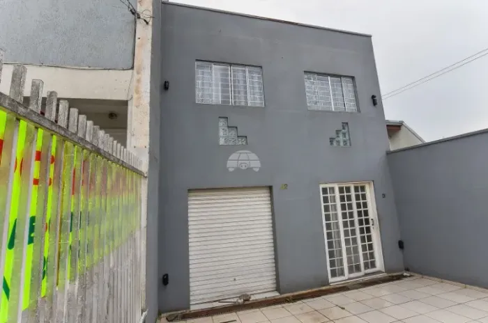 VENDE-SE SOBRADO COMERCIAL A 50 METROS SHOPING PINHEIRINHO