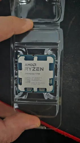 Ryzen 7 7700 em excelente estado.