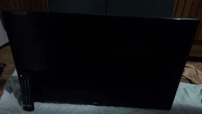 TV LG modelo 28LF710B-P 28 polegadas (Com suporte incluso)