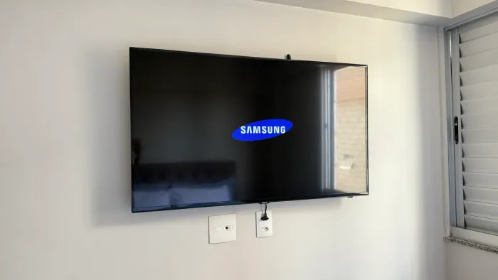 Tv 42? Samsung. Funciona perfeitamente. Não é smart.
