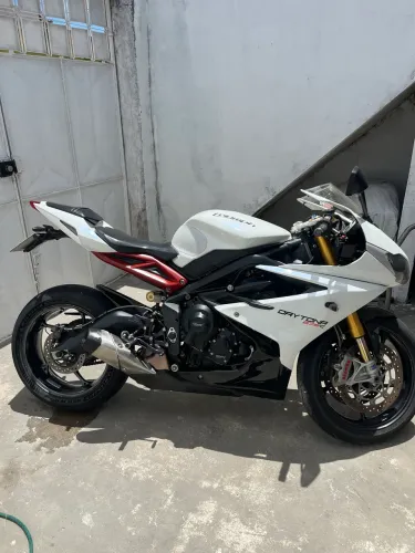 Daytona 675r custo benefício pra quem gosta de pista