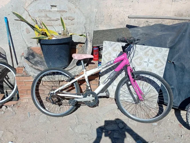 2 Bicicletas de 1Menino aro 20 e 1 Menina aro 24