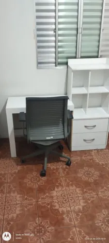 Escrivania e cadeira de escritório