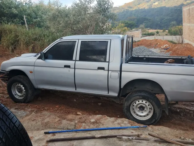 Mitsubishi L200 GL 2.5 4X4 CD Diesel 2011