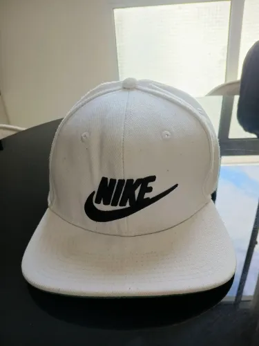 Boné branco Nike 