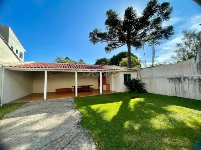 Casa residencial de 309m² com 5 quartos sendo 1 suíte no bairro Córrego Grande