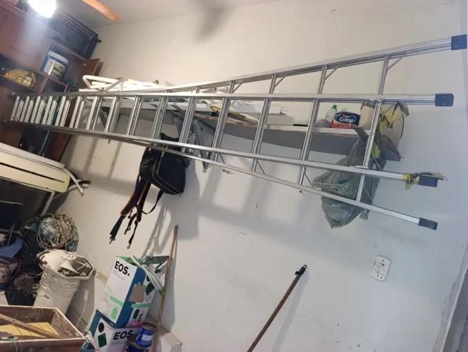 Vendo escada de alumínio 14 degraus.