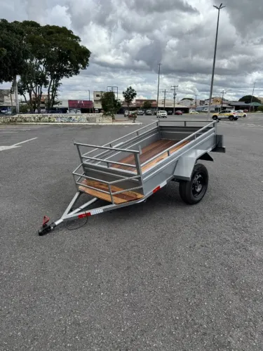 Carretinha Reboque Reforçada 2,00x1,20x0,40 Pneus Novos