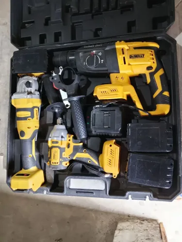 Vendo conjunto DEWALT usado uma única vez.