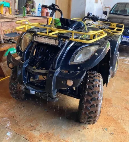 Quadriciclo traxx 250cc cemi automático.