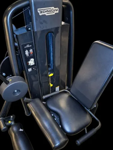 Cadeira Extensora Technogym