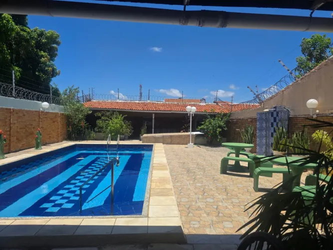 OPORTUNIDADE! CASA DUPLEX À VENDA NA AEROLÂNDIA!