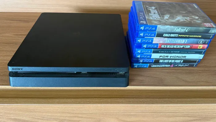 PS4 console com jogos