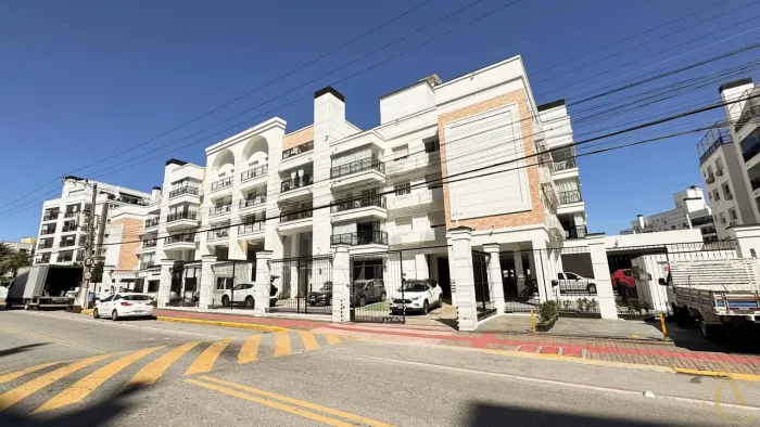Apartamento para alugar - 3 suítes - Abraão | Florianópolis/SC.