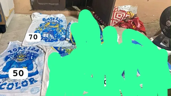 Vendesse camisa da terror bicolor