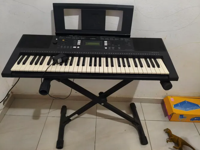Vendo teclado, em perfeito estado, funcionando, pronto para tocar.