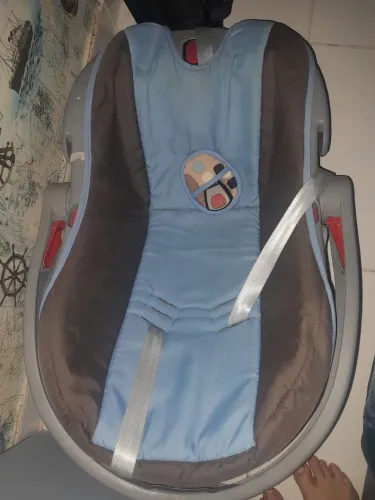 Cadeirinha PRA LEVAR LOGO