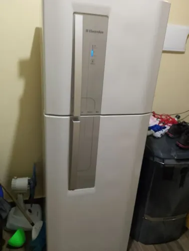 Geladeira Eletrolux Frost Free DF42 tá sem gás