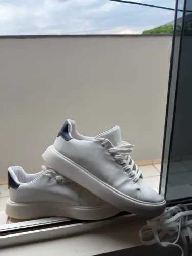 Tênis modelo Zara