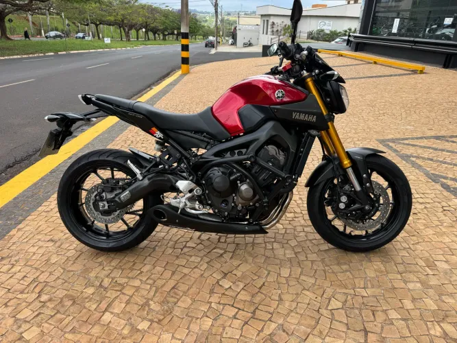 YAMAHA MT-09