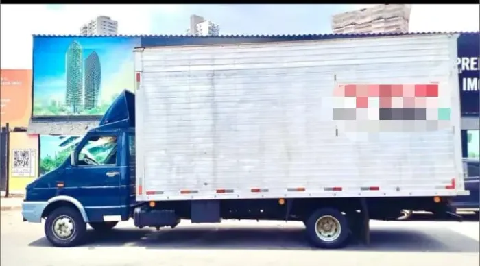 Vendo caminhão guincho e uma Iveco baú ,Iveco pneus novos manutenção em dias ,