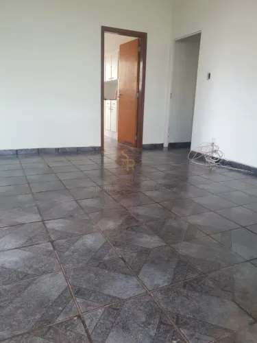 Casa comercial para Locação e Venda no bairro Vila Seixas, em Ribeirão Preto