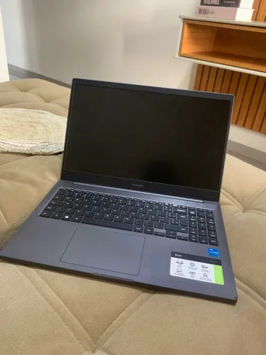 Notebook I3 11* geração 15,6 pol - Leia à descrição