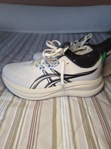 ASICS GEL-Nimbus 28