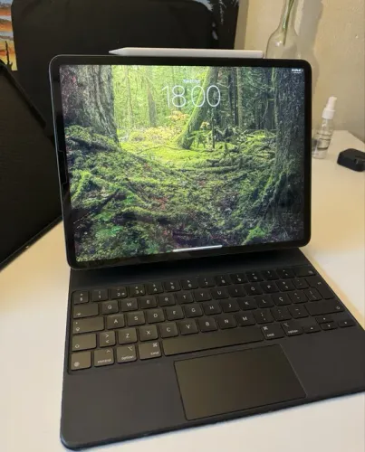iPad Pro 12.9" M1 (256GB) + Magic Keyboard Original - Como Novo