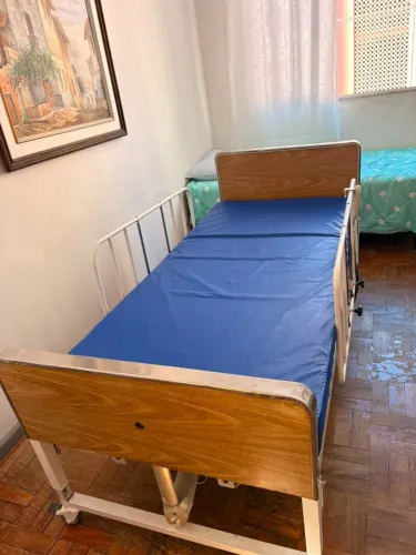 Cama Hospitalar confortável e segura com controle remoto
