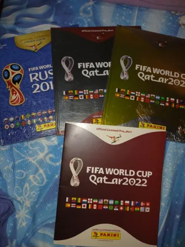 Álbum capa dura Catar e Rússia. 