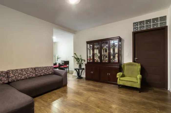 Casa para venda em Vila Romana com 6 quartos, sendo 1 suíte, 350m²