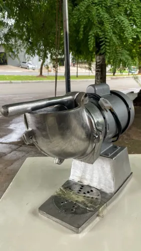 RALADOR DE QUEIJO INDUSTRIAL COM DOIS DISCOS 3 meses de garantia Valor: 850,00