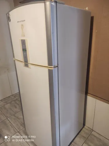 Vendo geladeira Brastemp funcionando perfeitamente retirar em são José ou entregar a 