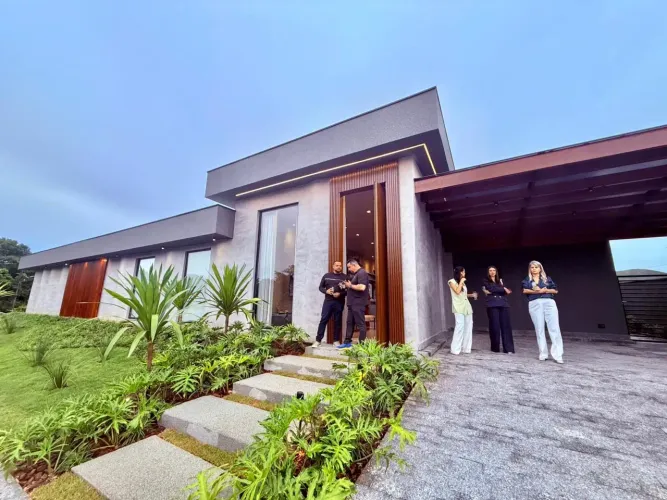 Casa para aluguel e venda com 420 metros quadrados com 4 quartos