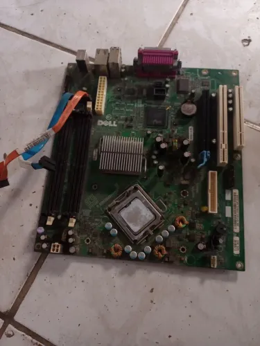 Placa de computador Dell, está com defeito, só fica em standy by e não liga 