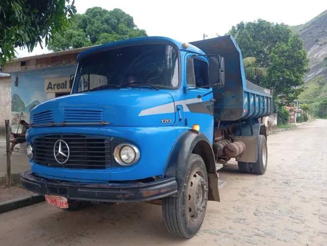 Caminhão toco  caçamba 1313