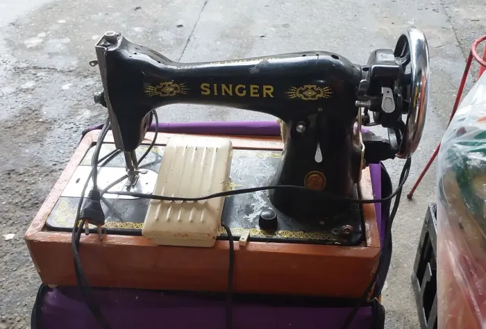 Maquina de costura Reta Singer